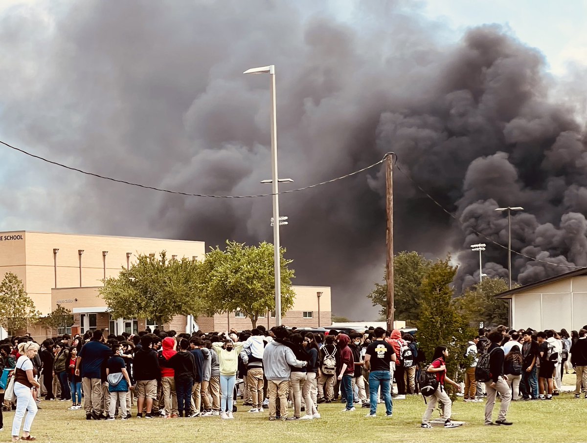 Big fire in Kyle, Texas today. Smoke can be seen for miles away. Not really sure what it is on #fire but it’s behind a school.#kyletexas
