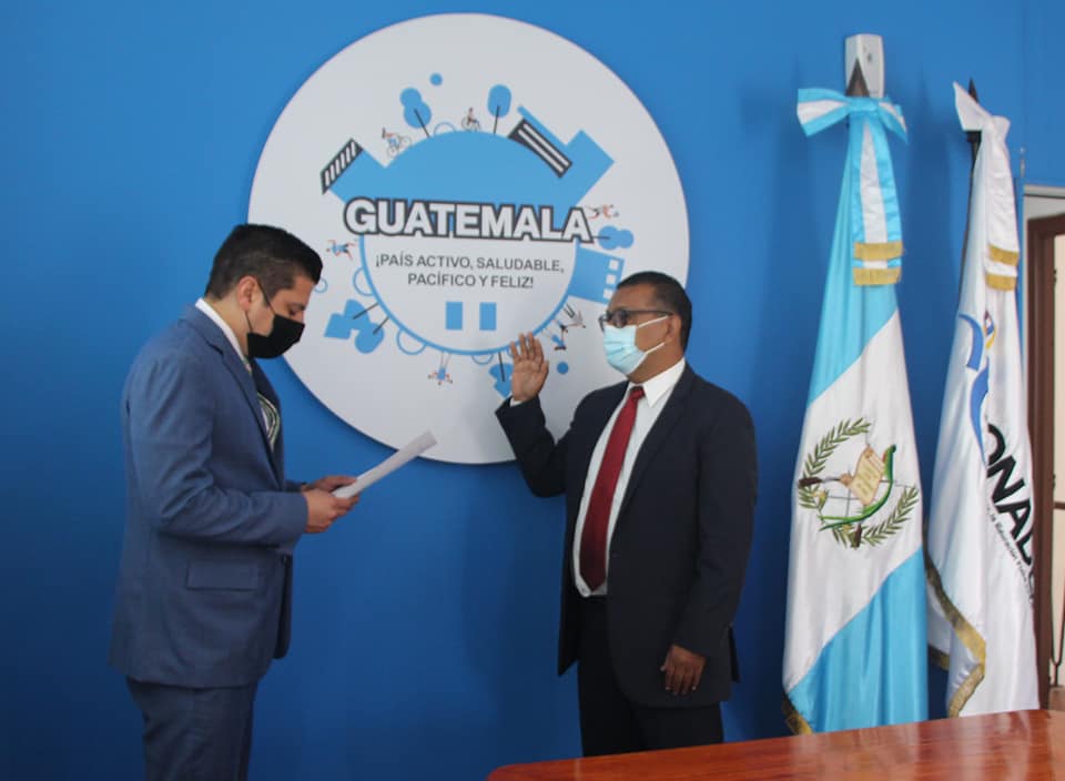 Digefgt's tweet photo. El Director de #DIGEF, Francisco Reyna fue juramentado como integrante del #CONADER.
La juramentación estuvo a cargo del presidente, Mario Luis Prado durante la reunión de los titulares de ese Consejo.
@RecreacionGT @CDAG_Guatemala @COGuatemalteco @ConaderGua https://t.co/2BkwULnolM