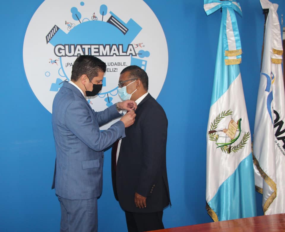 Digefgt's tweet photo. El Director de #DIGEF, Francisco Reyna fue juramentado como integrante del #CONADER.
La juramentación estuvo a cargo del presidente, Mario Luis Prado durante la reunión de los titulares de ese Consejo.
@RecreacionGT @CDAG_Guatemala @COGuatemalteco @ConaderGua https://t.co/2BkwULnolM