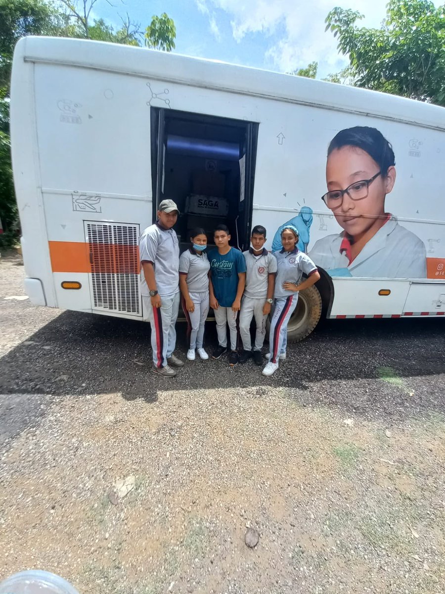 jnicobarrios's tweet photo. Con @jaozk  llegamos a la Institución Educativa el Divino Niño corregimiento Tierragrata municipio de Chinú entregando Steam y kits roboticos  para curso complementario tecnoacademia itinerante de Centro Agropecuario y de Biotecnología El Porvenir @senaencordoba #ElPorvenirAvanza https://t.co/dDeSdDjuB5