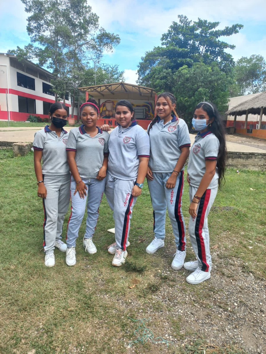 jnicobarrios's tweet photo. Con @jaozk  llegamos a la Institución Educativa el Divino Niño corregimiento Tierragrata municipio de Chinú entregando Steam y kits roboticos  para curso complementario tecnoacademia itinerante de Centro Agropecuario y de Biotecnología El Porvenir @senaencordoba #ElPorvenirAvanza https://t.co/dDeSdDjuB5