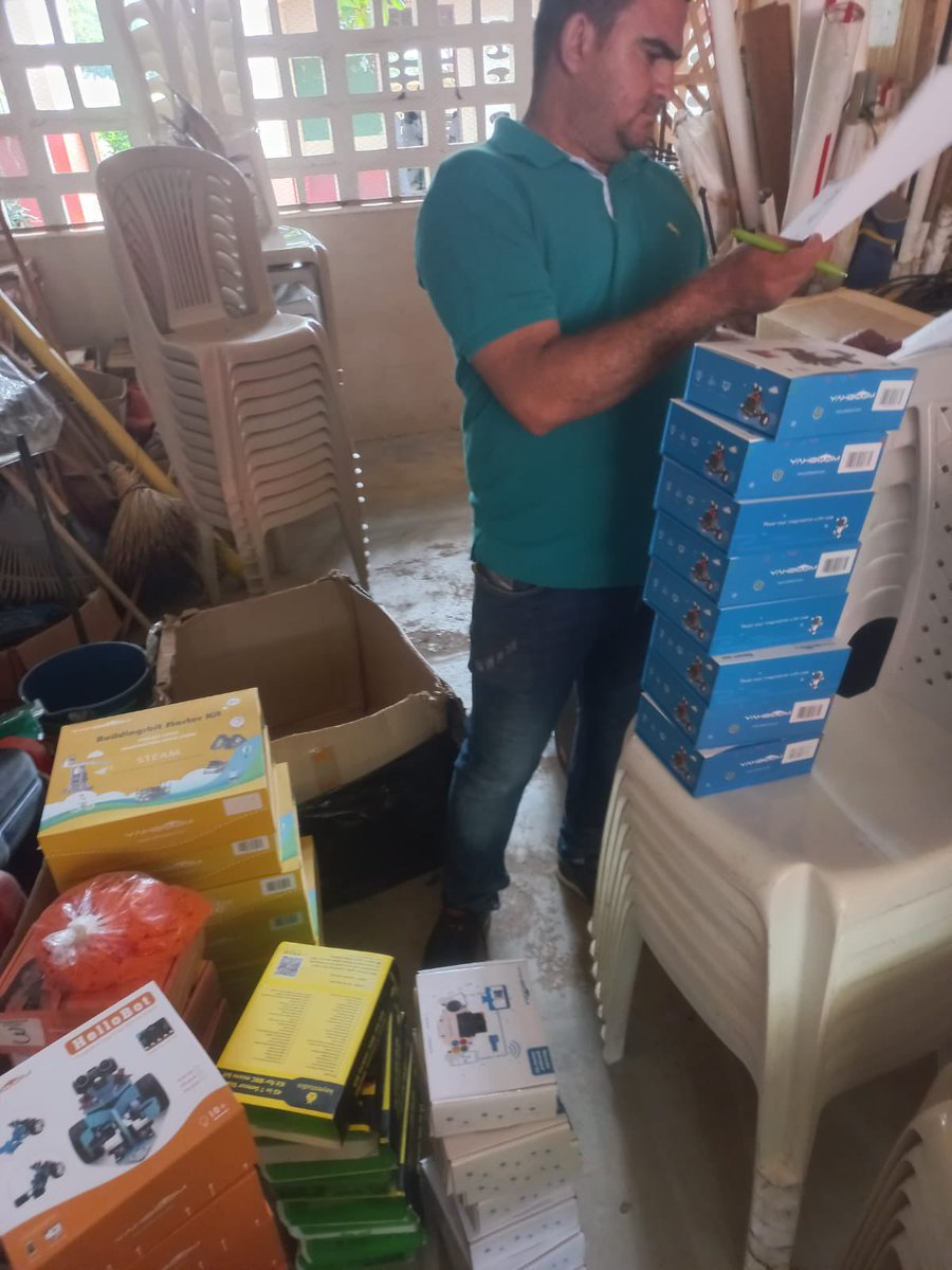 jnicobarrios's tweet photo. Con @jaozk  llegamos a la Institución Educativa el Divino Niño corregimiento Tierragrata municipio de Chinú entregando Steam y kits roboticos  para curso complementario tecnoacademia itinerante de Centro Agropecuario y de Biotecnología El Porvenir @senaencordoba #ElPorvenirAvanza https://t.co/dDeSdDjuB5