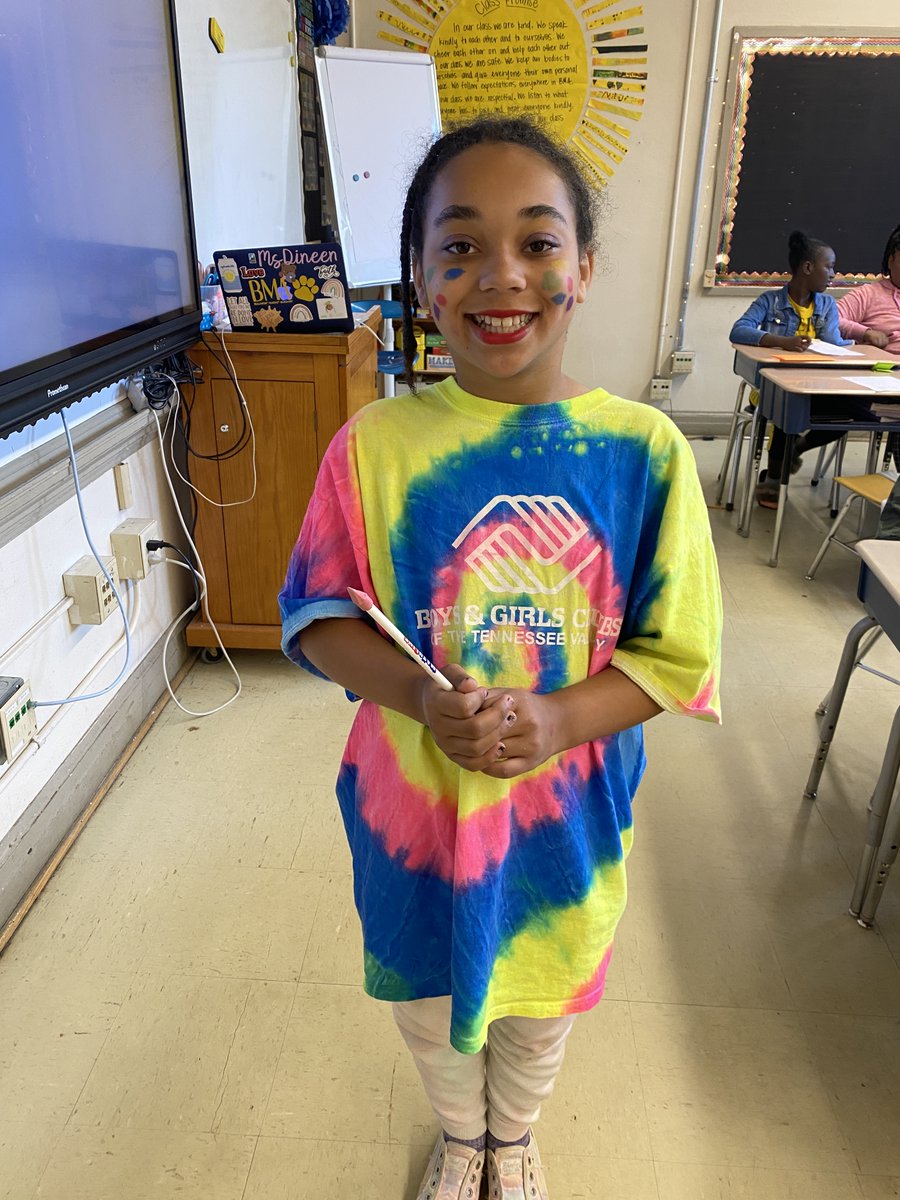 BeaumontMagnet's tweet photo. Today we are celebrating our sweetness by dressing in the colors of our favorite candy! We read Ch. 6 of The Chocolate Touch in our colorful outfits and are now halfway through the book! We are loving #OneBookReadCity! @ReadCityUSA @GlennJacobsTN @educateknox @BMAWindyC https://t.co/nMSb1s3WTh