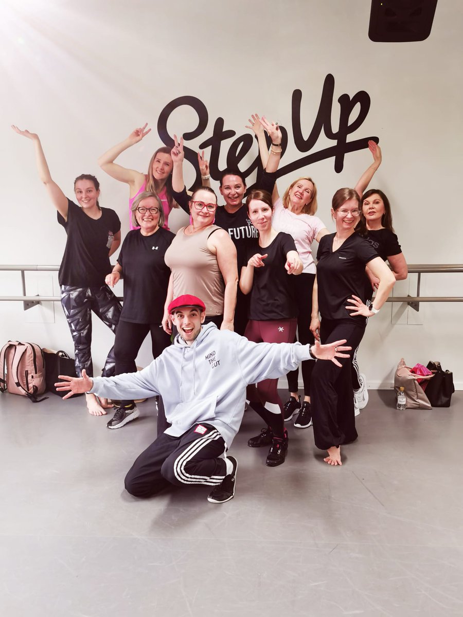 Niin ylpeä tästä meidän tiimistä, jossa erilaiset persoonat ja osaamiset kohtaavat ja kaikkia arvostetaan. Tänään tiimipäivässä keskusteltiin tunteista työelämässä, opeteltiin mm. mikrotunteiden ilmaisemista ja tanssittiin terveyttä aivoille💃🕺🤗 <a href="/TraficomFinland/">Liikenne- ja viestintävirasto Traficom</a> #viestintä