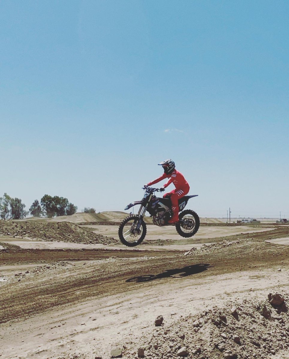 CodyJonesMusic's tweet photo. Drove up to DT 1 MX Park to spin some laps. Main track and vet track are fast and fun! Definitely worth the drive up to the central valley. 🤙🏼🏁 #fasthouse #speedandstyle #weracesometimes https://t.co/GwnRmr5Ydh