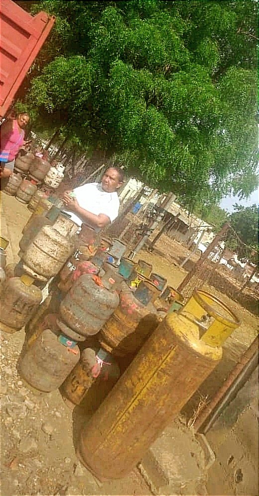 DiGasGuarico's tweet photo. #Enterate: Pdvsa @gas_comunal a través de la Epdsc #JulianMellado de la mano de los líderes del Clap atendimos las comunidades rurales de Memo, así como Las Lajitas 1 y 2, beneficiando 244 familias con el suministro de gas doméstico, en el municipio #Mellado
#GestiónParaElPueblo https://t.co/Ipm7gHa8vw