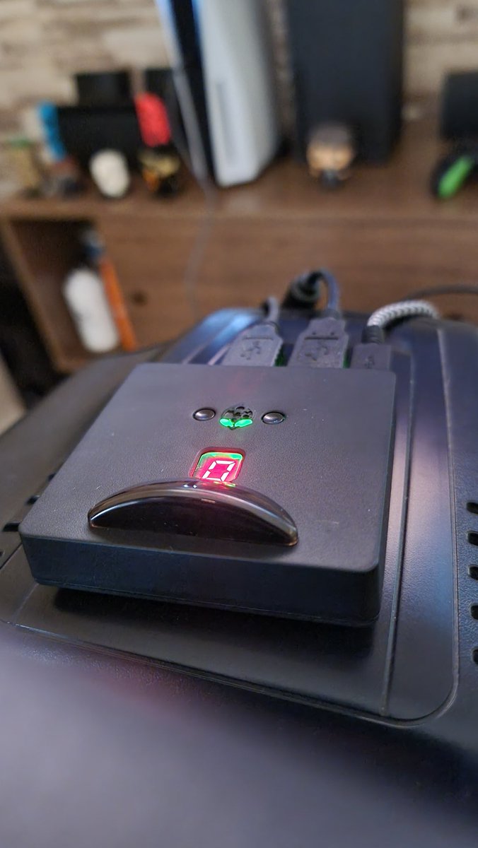 thiiisantos's tweet photo. Aaaaaa funcionou!!
Logitech G920 no PS5, agora sim o #GranTurismo7 será aproveitado como deve ser.
Utilizei um #DriveHub com a firmware 2.0.8 e um controle Hori com fio de PS4, o controle serve de bypass para que o volante fique ligado e os comandos sejam "traduzidos". https://t.co/NNMsL0aEQq