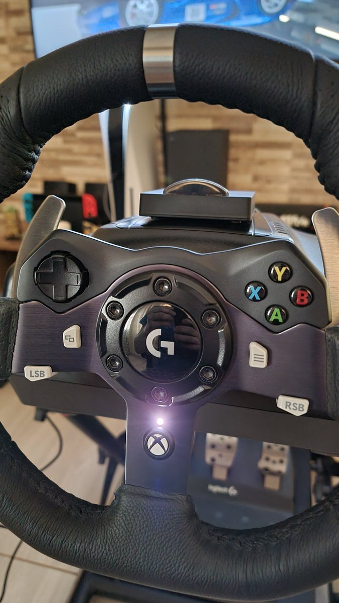 thiiisantos's tweet photo. Aaaaaa funcionou!!
Logitech G920 no PS5, agora sim o #GranTurismo7 será aproveitado como deve ser.
Utilizei um #DriveHub com a firmware 2.0.8 e um controle Hori com fio de PS4, o controle serve de bypass para que o volante fique ligado e os comandos sejam "traduzidos". https://t.co/NNMsL0aEQq