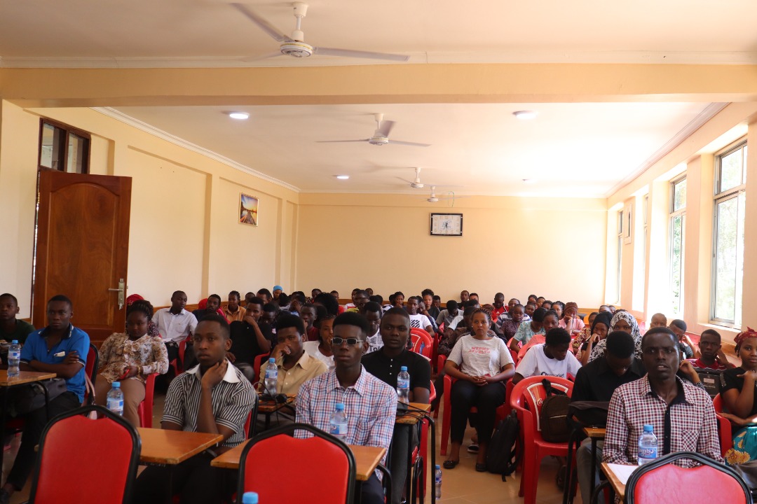 kelvinmwampaul's tweet photo. At CBE - Mwanza, being part of the future by helping transform the university students' mindsets during the #UniRocks Pitching contest. https://t.co/VSf808oaIh