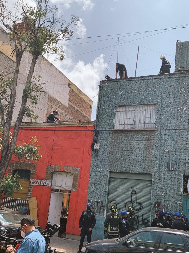 BookerCDMX's tweet image. ⚠️Derrumbe⚠️
Asi desde las alturas el desplome de una loza Tipo Catalán en Lago Cuitzeo #210 sin lesionados en el lugar. @Soymemomartinez
@DuqueMemo @ahoramasoficial @alertasurbanas @87punto3 @vkapao13 @p3drohz45 @RamkarC  @CarlosTejedaA