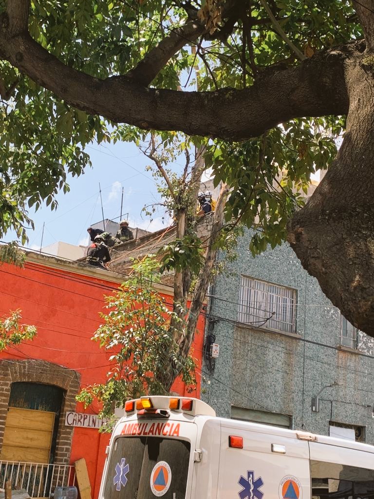 BookerCDMX's tweet image. ⚠️Derrumbe⚠️
Asi desde las alturas el desplome de una loza Tipo Catalán en Lago Cuitzeo #210 sin lesionados en el lugar. @Soymemomartinez
@DuqueMemo @ahoramasoficial @alertasurbanas @87punto3 @vkapao13 @p3drohz45 @RamkarC  @CarlosTejedaA