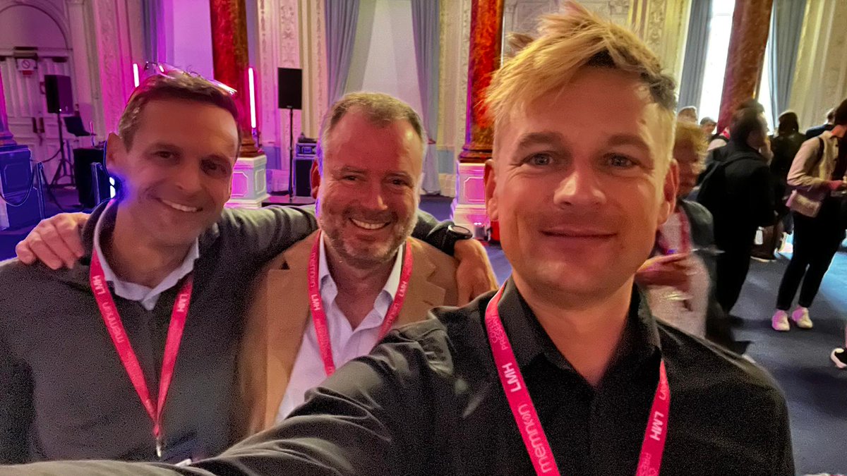 FasterComms's tweet photo. 🎥| The Disruptia Team with Willem van Breukelen of @wtvision_ after an excellent first day at @mediaprodshow

@TheEMPguys https://t.co/Wpm013XYPi