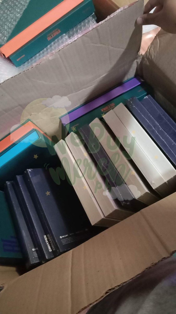 WeBuyMerchPH's tweet photo. some items included dito po sa dumating na box. will wait for other boxes probably next week to late May before magstart ng shipment to our ph address 🫶 https://t.co/kFrhtYfP8o