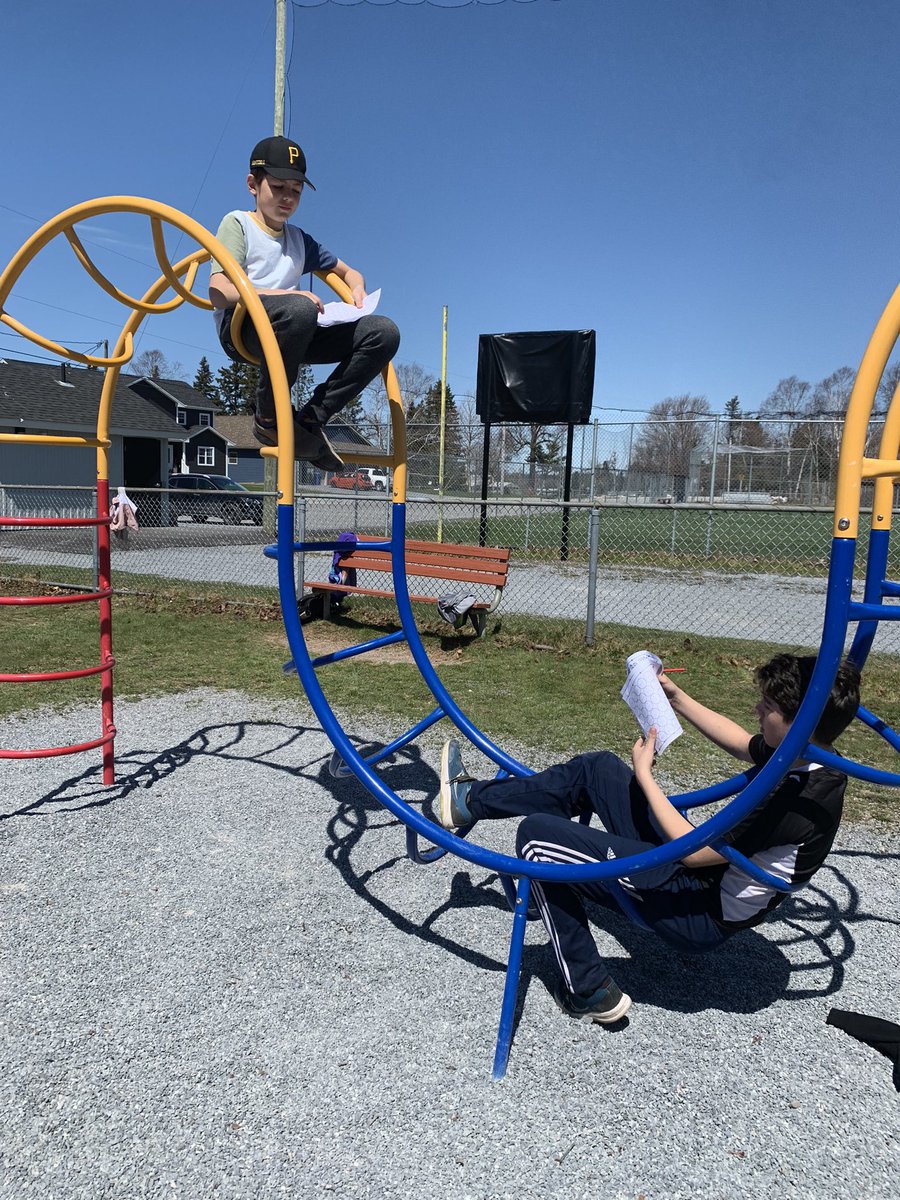 JessHogan15's tweet photo. Solving equations while being physically active in the sun! Health and math success today! @PasadenaAcademy https://t.co/ZNeQegyvCV