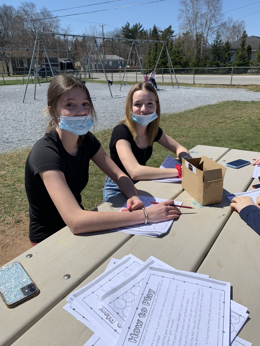 JessHogan15's tweet photo. Solving equations while being physically active in the sun! Health and math success today! @PasadenaAcademy https://t.co/ZNeQegyvCV