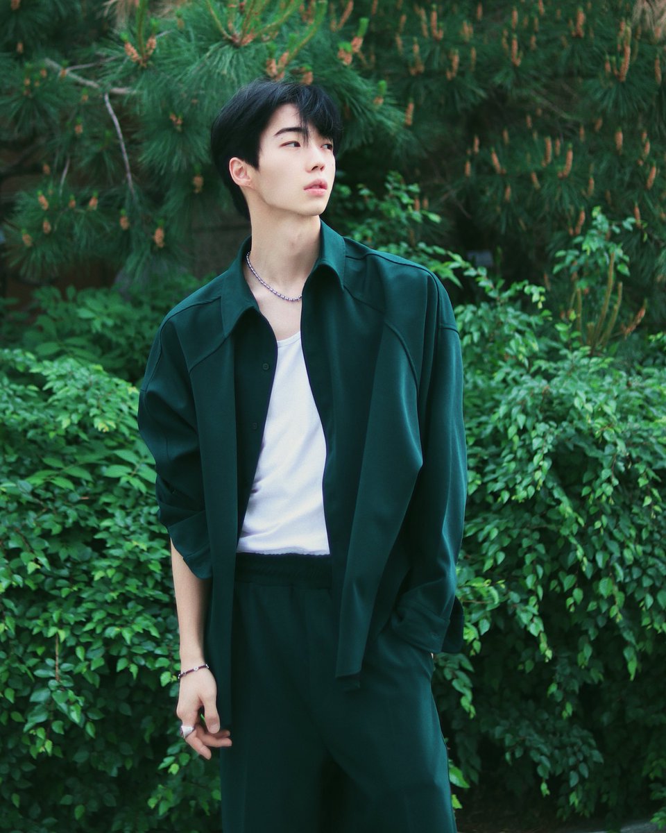 park_yury94's tweet photo. I want to learn something new 🍀
What’s ‘love’ in your language? 💛 https://t.co/HdeAbvt8iH