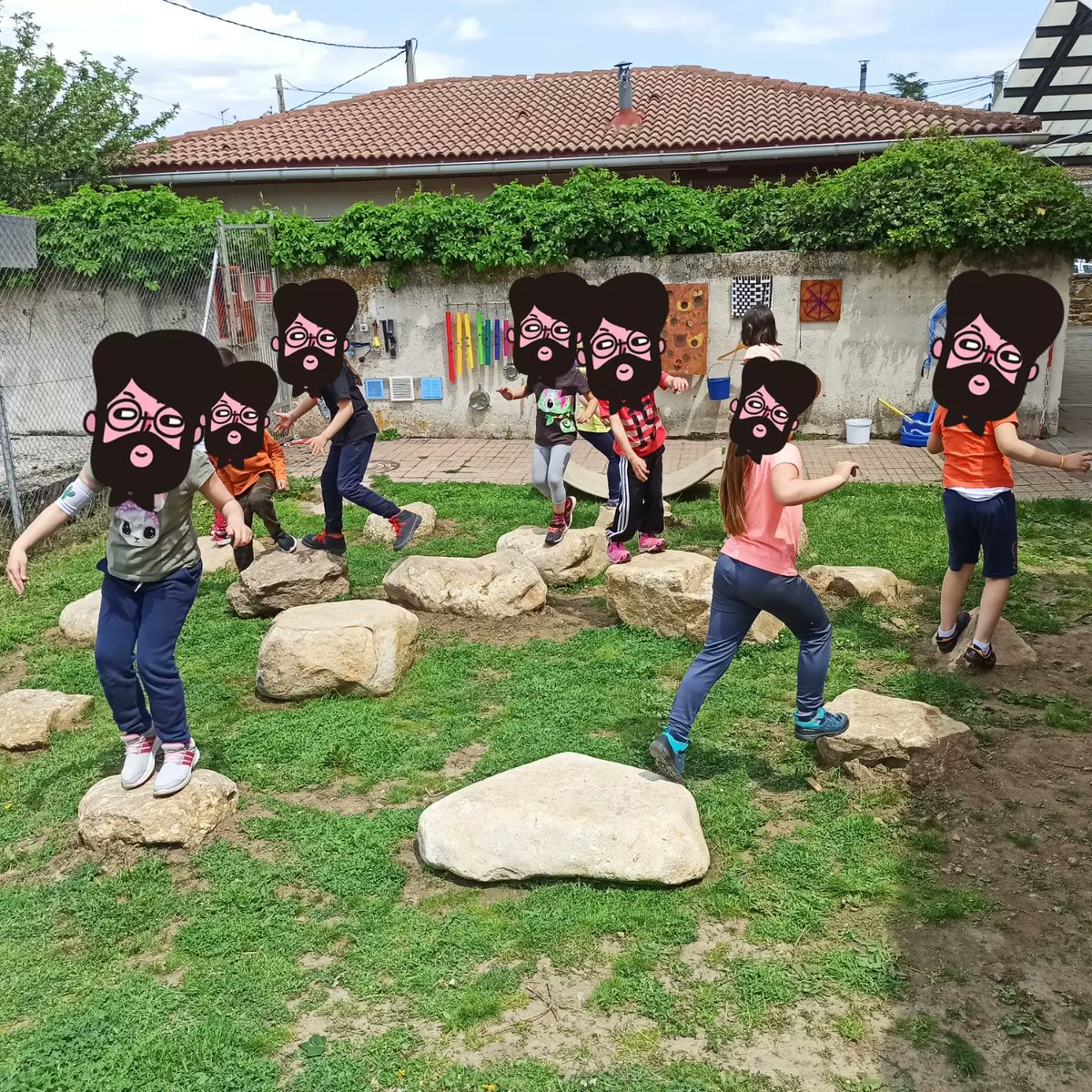 GeorgePhysical's tweet photo. Comenzamos Actividades Físicas en la Naturaleza estrenando el montaje de un puente de mono!!! @cole_rascafria https://t.co/OO6LDSBwyH
