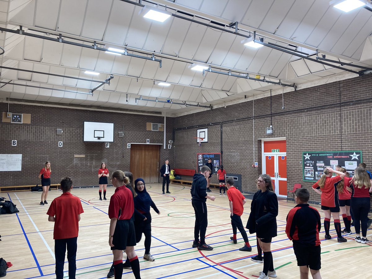 MrSmith_Sport's tweet image. Huge thank you to @Jenna_Downing for coaching our Year 9 and 10 leaders through their introduction to sports wellbeing today. 
We’re looking forward to putting plans into action over the next 6 weeks and welcoming Jenna back to see how it went. 
#Wellbeing #PhysicalActivityForAll