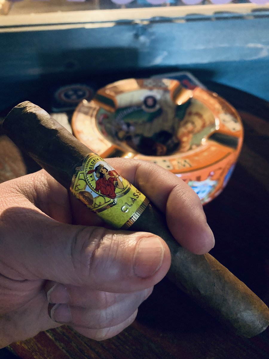 ToothAle's tweet photo. It’s in the 90s outside Nashville.  Enjoy a cigar today at Tooth 'N Nail Cigars &amp; Ale where it’s nice and cool. #toothnnailcigars #cigarlife #cigarlover #cigarlounge #oprymills #opryland #nashville #musiccity #donelson https://t.co/rlER3iDgXp
