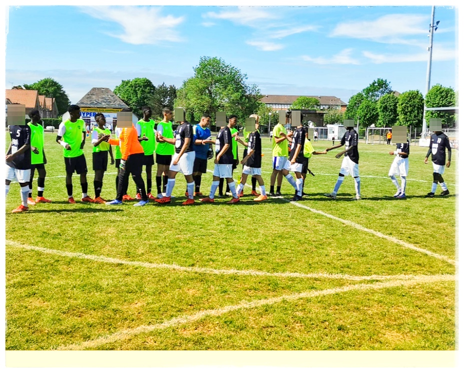 clgpagnolsoa's tweet photo. [#ASfootball]

⚽3-O contre Marseille ! Goooooaallllllll !

🎉 Nos élèves sont incroyables !

⏰Demain 9h c'est match pour la première place de la poule contre Auxerre !

🙌Go, go, go Pagnol !!! https://t.co/OzqWmijkEY