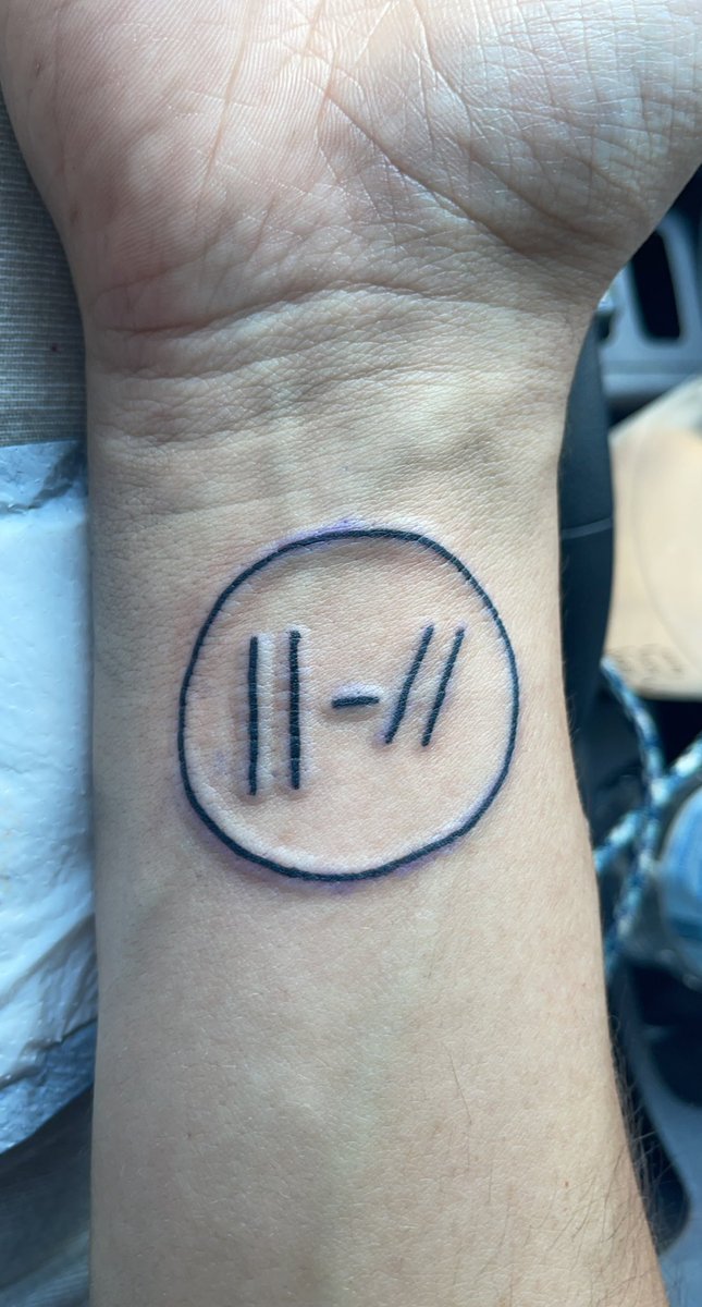 steven_ducsay's tweet photo. this one’s for you @twentyonepilots @joshuadun @tylerrjoseph https://t.co/1RR78AXu6m