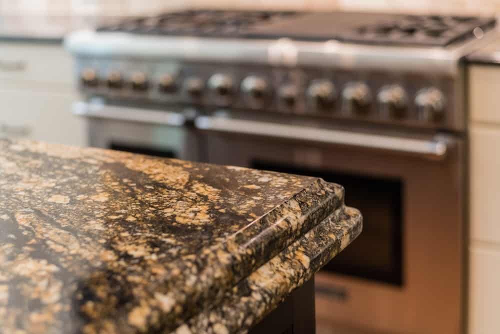 Million dollar question for anyone who can guess what edge profile this is. Let us know in the comments!

Stone in photo: Magma Gold Granite

#granitestone #magmagoldgranite #natureisbeautiful #graniteisland  #amsumash
