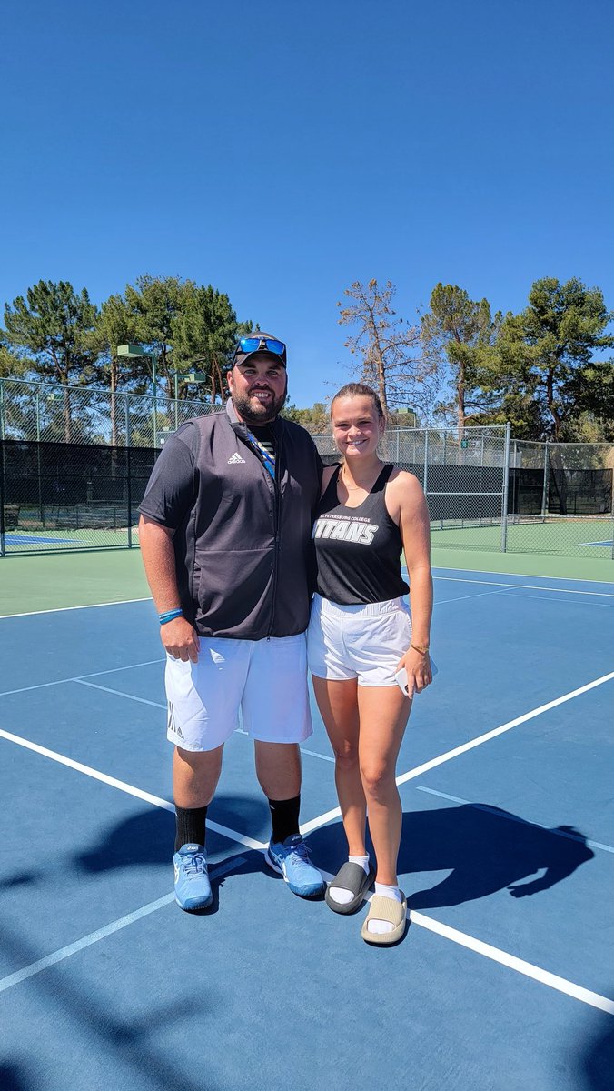 BaughIX's tweet photo. National Champion!!!!!!!!!
Gigi Browne Wins 5-7,6-1,7-6(2) over Wild from Tyler Jr. College
#OneTeam #OneFamily #AllDayLike #TitanStrong
@spcnews @spctennis @phil_girardi https://t.co/2g82Q7VkbD