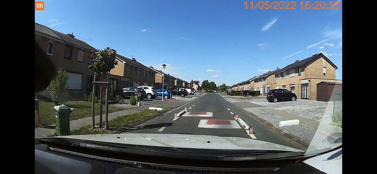 ploynice's tweet photo. อยากเรียนเชิญหมอมาเจอลูกระนาดบ้านนี่จัง มี สองด่าน ขับผ่านทีต้องขับ 5 km. / ชม. จ้ะ เร็วกว่านี้ก็คือจุกๆ ช่วงล่างพังเด้อ เจอแค่นั้นหมอทำร้อง นี่ไม่กล้าทุบเลยเงินในบัญชีไม่พอขึ้นศาล #โหนกระแส #Dilsen https://t.co/fvAZnVppHH