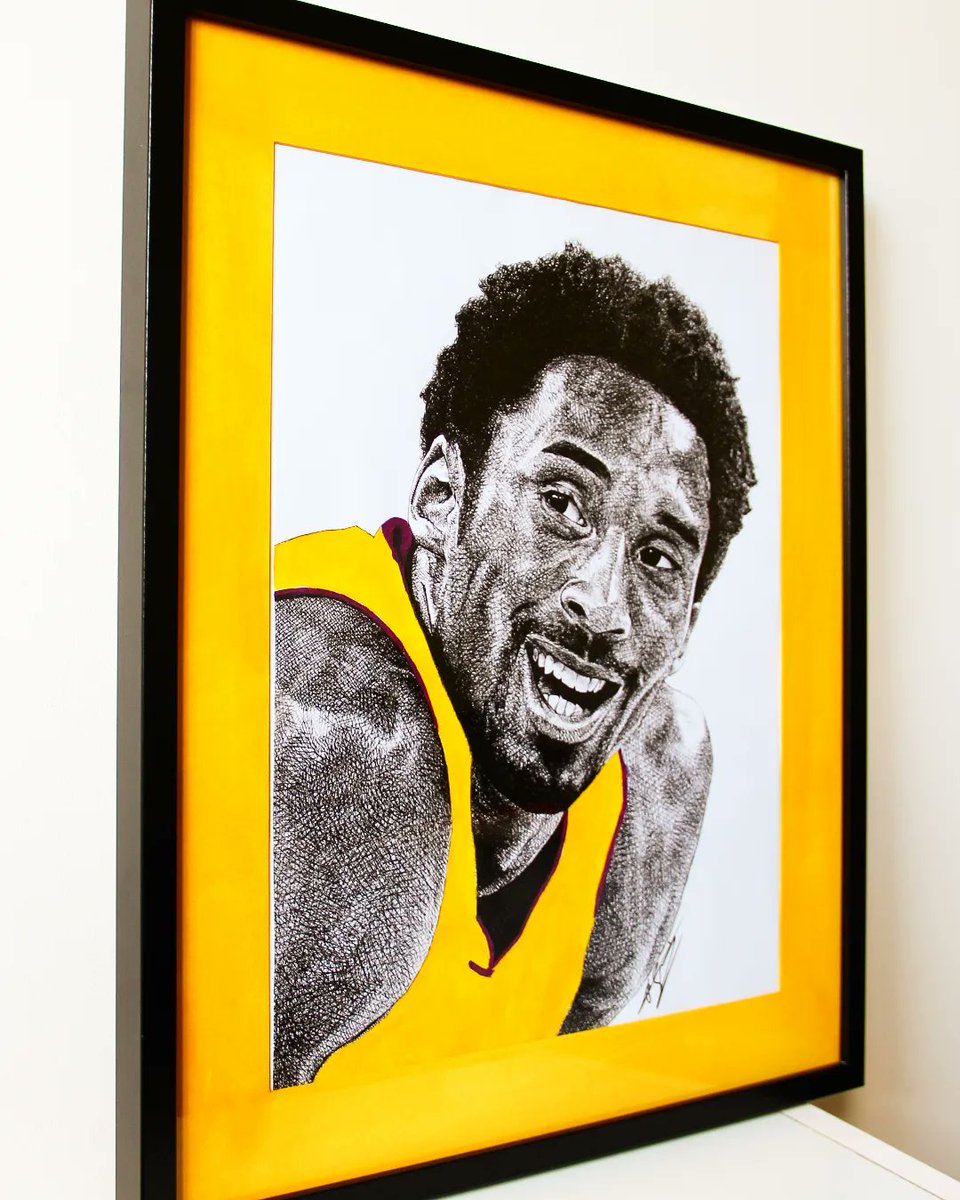 Hommage à Kobe et son "Afro", avec laquelle je l'ai vu grandir pour devenir le "black mamba" par la suite.

Format A3, rotring noir. Exposé et à vendre chez le très bon Rudy au store de Paris <a href="/TeamRetroUS/">Team Retro US</a> 

#KobeBryant #BlackMamba #lakers #NBA #art
