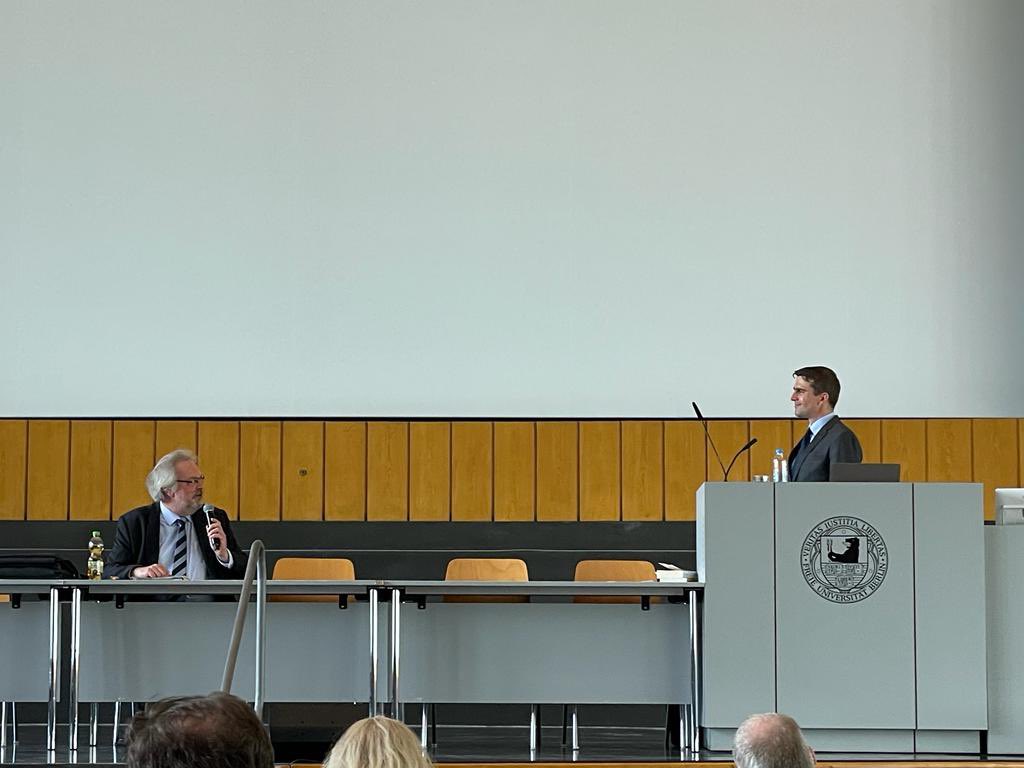 B_Baade's tweet photo. Freue mich außerordentlich, heute an der @FU_Berlin meine Habilitation abgeschlossen zu haben 😄

Von Herzen Dank an @Heikekrieger2 und alle anderen, die mich auf diesem Weg begleitet und ihn ermöglicht haben! https://t.co/AZCdPqDMZ6
