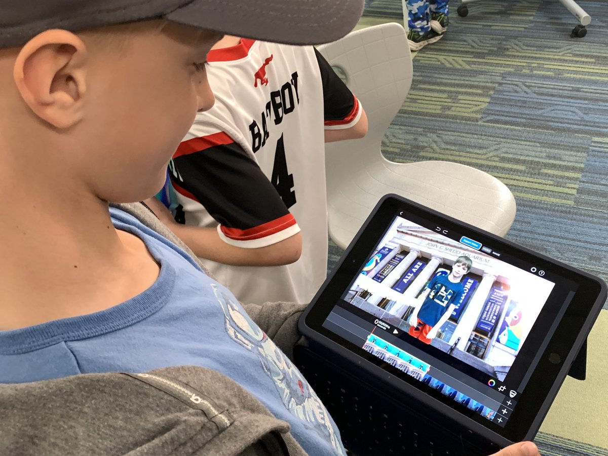 mslesser79's tweet photo. Third grade has been using the @DoInkTweets green screen app to tour some Chicago landmarks! @FSD79 #Chicago https://t.co/b0ydK666Er