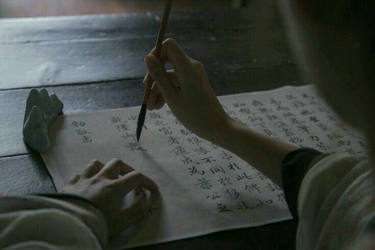 У меня много дел, но думаю, что ты будешь исключительным случаем, и я откажусь от вопросов комиссии на этот вечер, чтобы составить тебе компанию. 
Как ты смотришь на пару уроков каллиграфии? 
#Genshinlmpact #Support