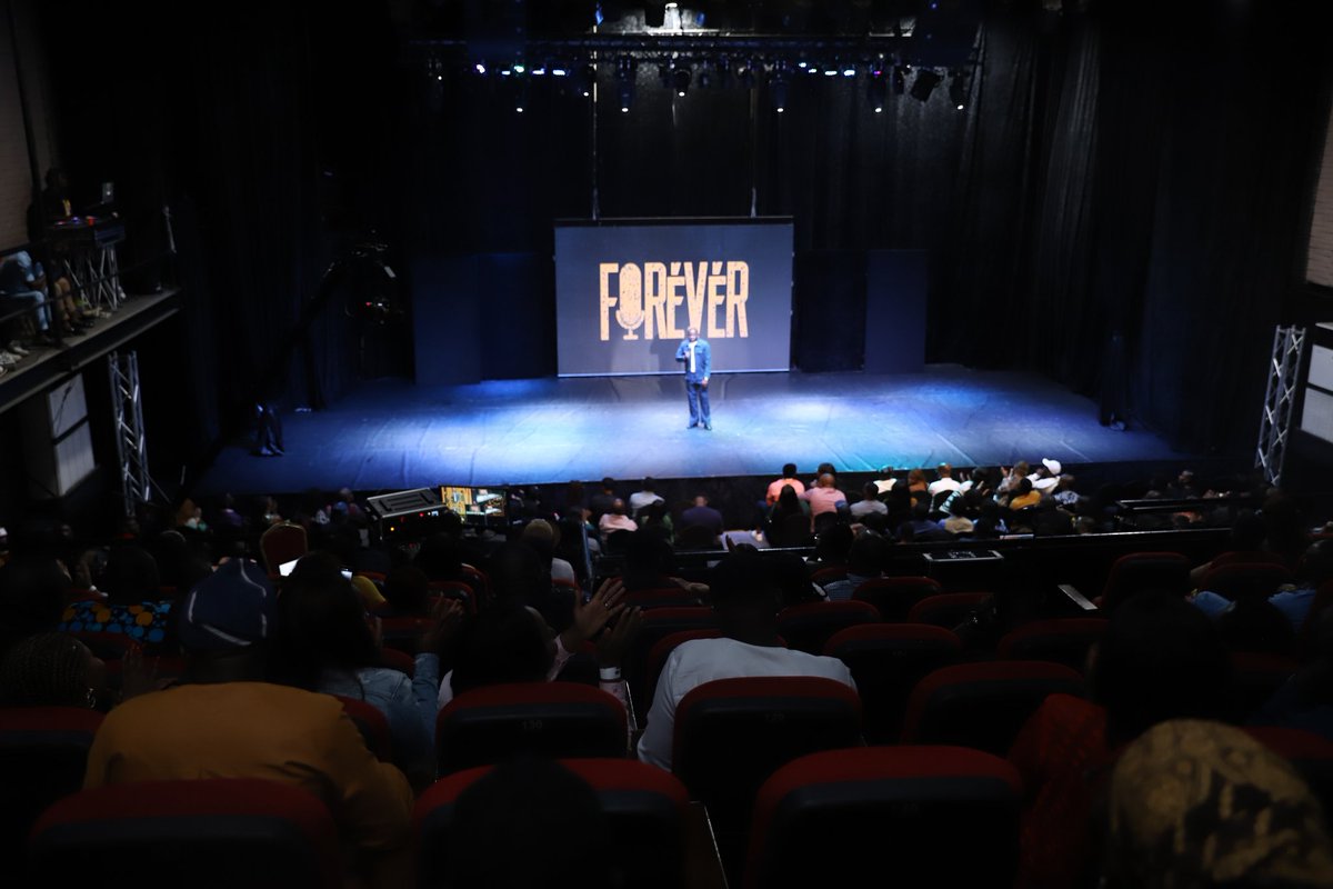 forevercfr's tweet photo. Pictures they say don't lie and it's the truth. Sunday was fire. The CHANGED WORLD TOUR just started and Lagos experience it fully. 

My name is FOREVER. I am a comedian and i am very funny. #changedworldtour #changedworld #comedianforever https://t.co/1x5dskhmiR