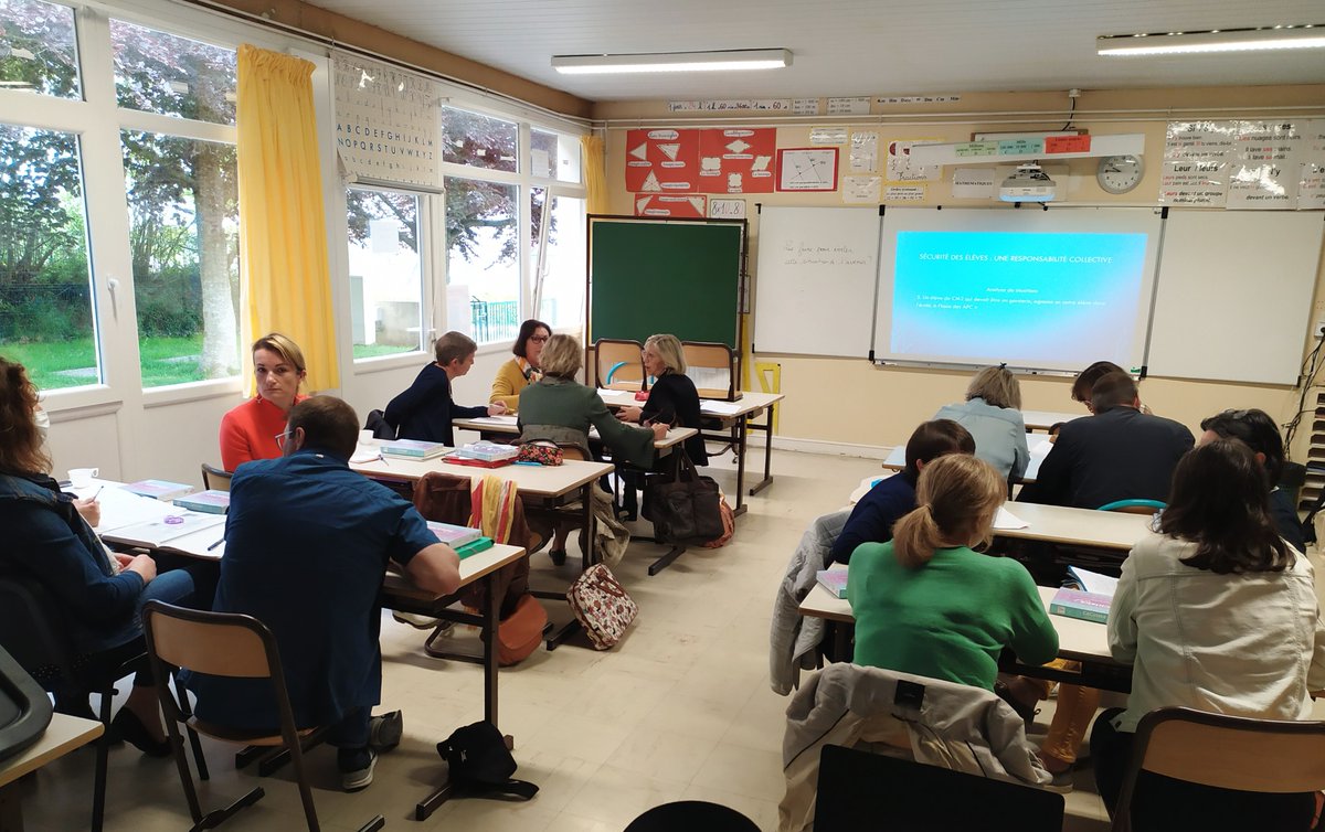 Yann_Ty_Coz's tweet image. Formation des directeurs.trices de la circonscription #BrestIroise ➡️"Gérer la sécurité dans les écoles"
🔹Une responsabilité collective
🔸Études de cas 
🔹Découverte de l'outil académique @acrennes "CéCiriské"
🔸Sensibilisation,évaluation et prévention des risques professionnels
