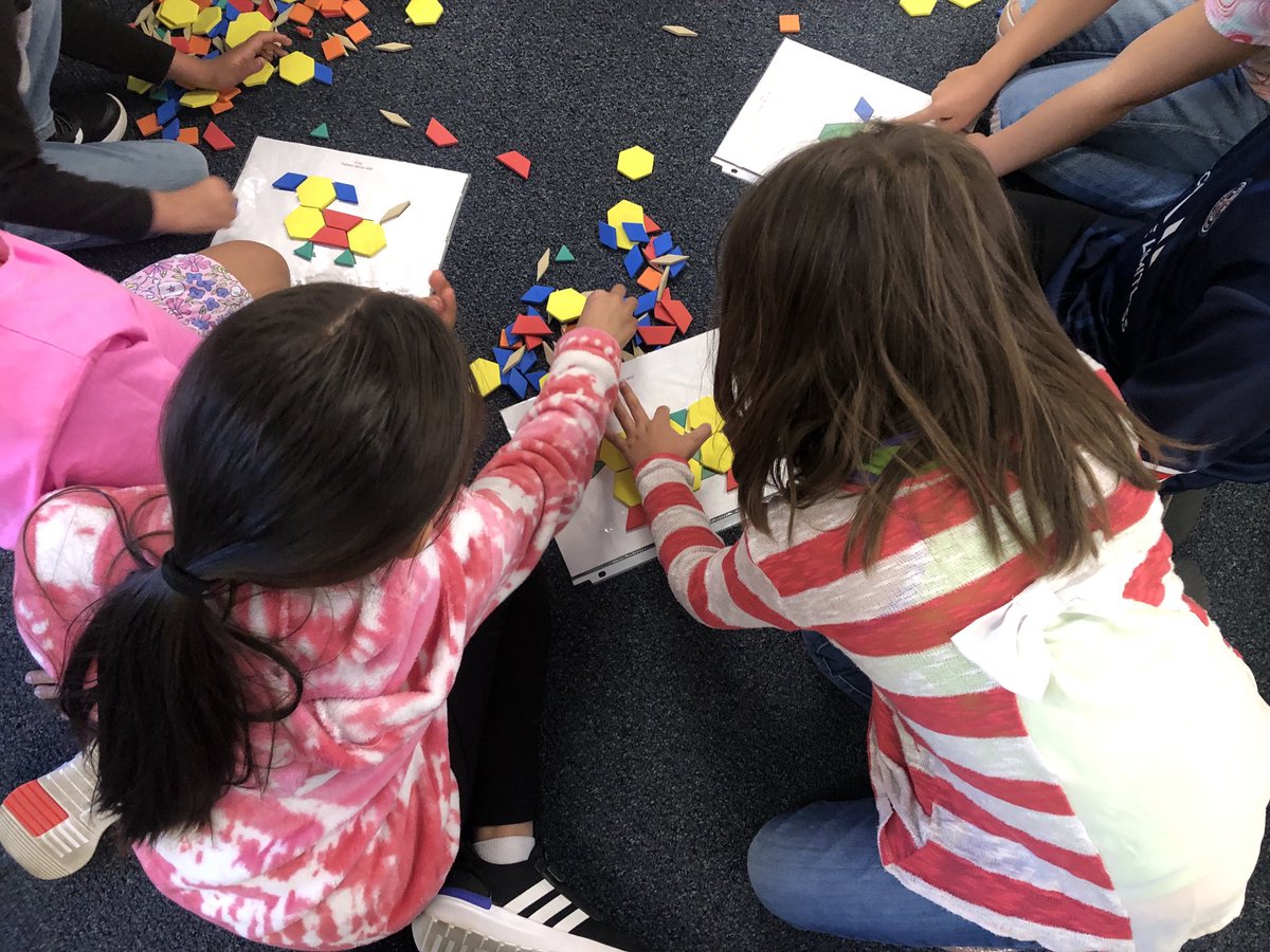 Yr 1 T Ms. Dirickson’s K/1 Ss exploring geometric shapes following their math lesson on “Triangles &amp; Trapezoids!” 🔺🪤⁦<a href="/SimiValleyUSD/">Simi Valley Schools</a>⁩ ⁦<a href="/MViTElementary/">Mountain View</a>⁩