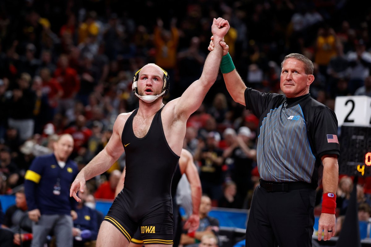 Hawks_Wrestling's tweet photo. Good feature on The Bull -- @alexmarinelli65 -- one of the best!  

#Hawkeyes | https://t.co/HXkXHtk0qJ https://t.co/SSIs3uAPcN