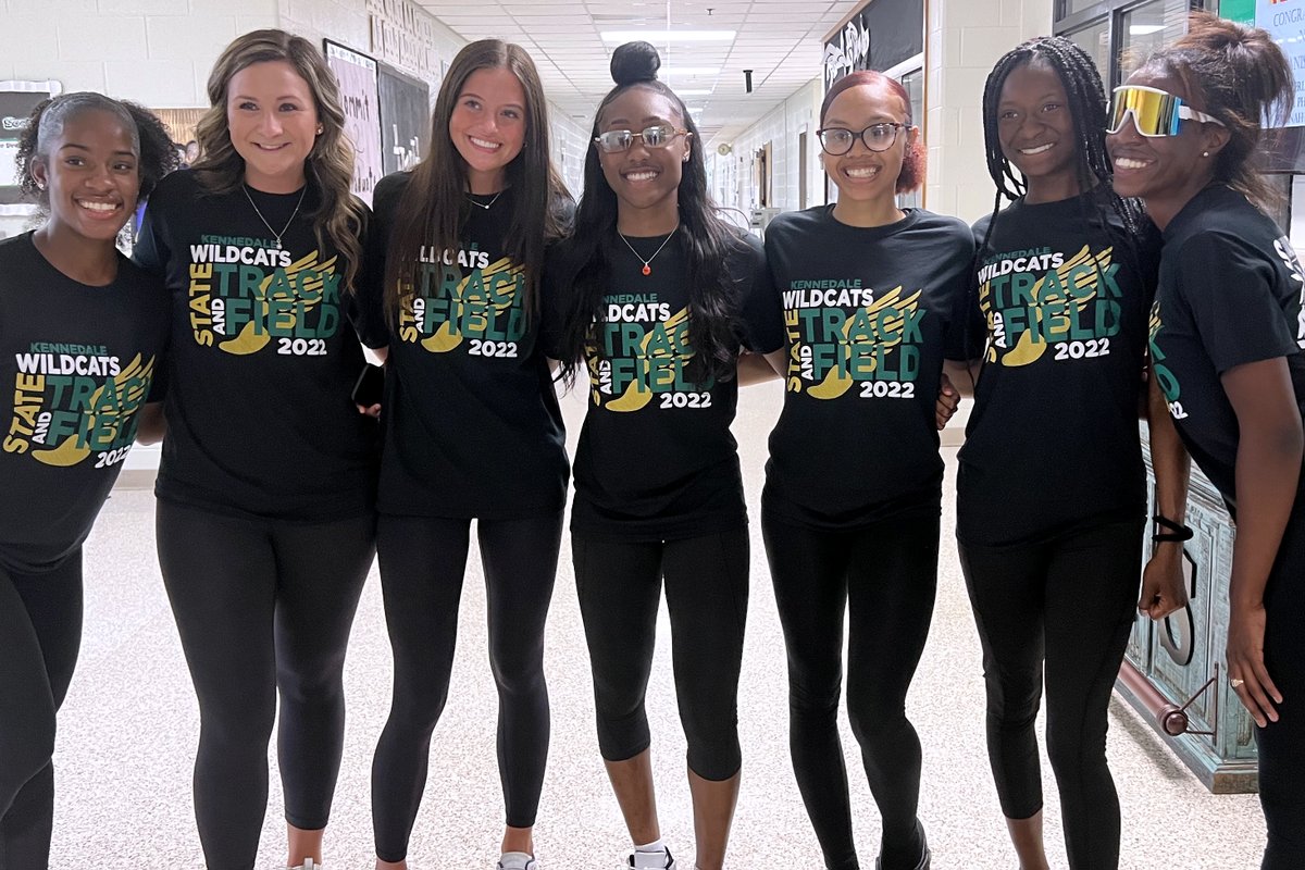 KennedaleISD's tweet photo. A Wildcat send-off for Coach Bryant and our LadyKat Girls Track 4x400 Meter Relay team before they head to Austin for the 4A State Track &amp; Field Championships! https://t.co/wz7lHluKWm