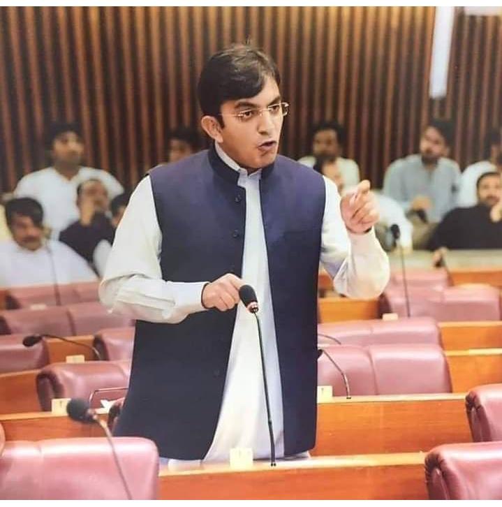 NdmDik's tweet photo. اپوزیشن کے بینچوں میں ہو یا حکومتی بینچوں میں محسن داوڑ نے ہمیشہ محکوم قوموں کی آواز اٹھائی ہے۔❣️👍
#NDM #DIK https://t.co/U0hv2Wd2zk