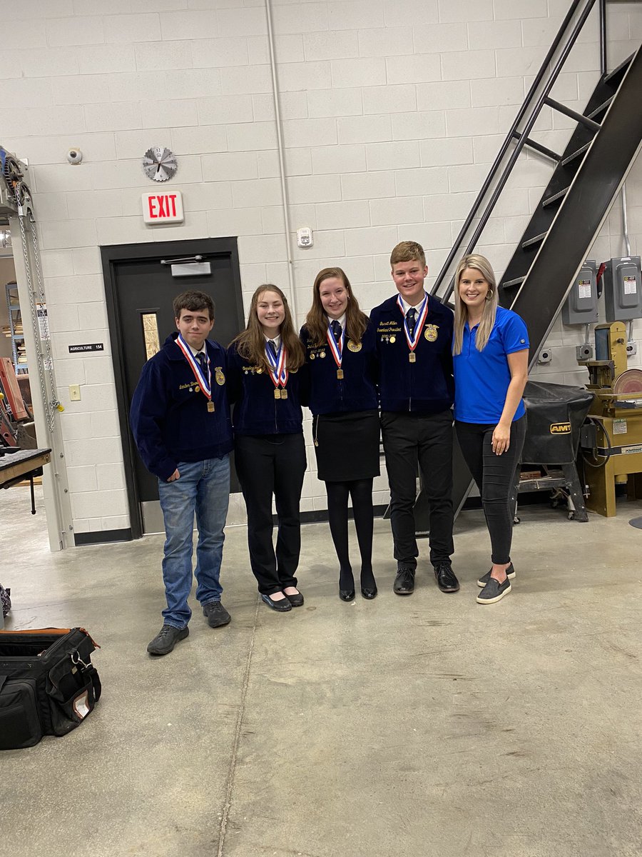 RossvilleFFA's tweet photo. Our National Land Judging Team was interviewed by Marlee Thomas from WLFI News Today! Congratulations! @Marlee_ThomasTV @RossvilleSchool https://t.co/ZDDpXnE6TC