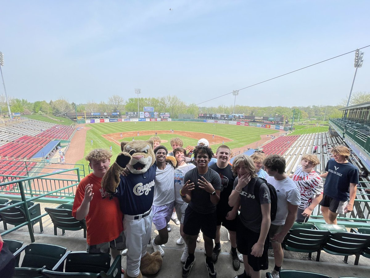 CteMchs's tweet photo. Mr Cain’s sports marketing class, taking in the product. Thanks again @KCCougars @MCHSBoysBball @BryanZwemke @MCHSDistrict111 https://t.co/N55HR23u4X