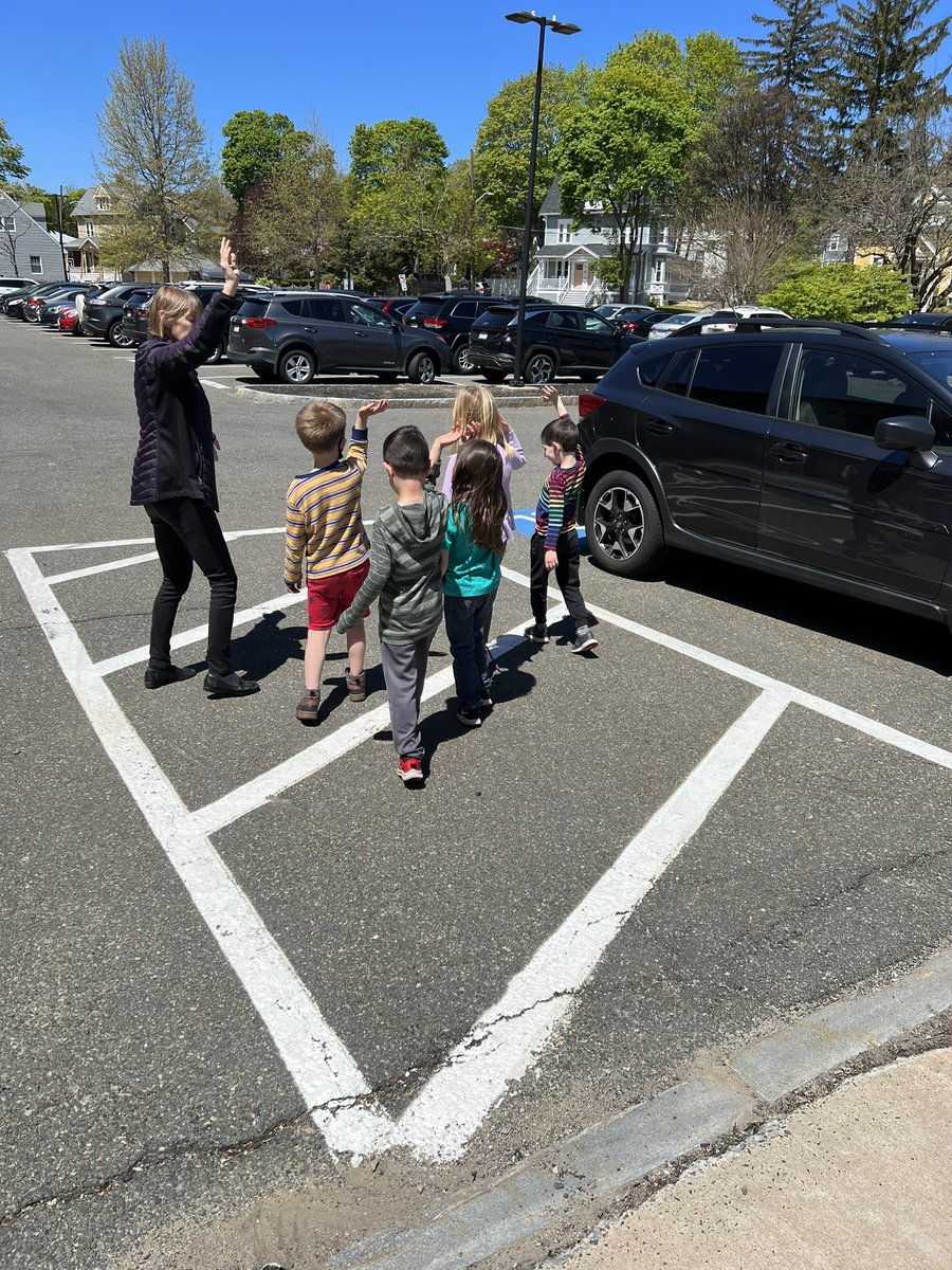 TheIsaksonTimes's tweet photo. We had fun learning about pedestrian safety today! We learned when crossing the street we should “wave and walk.” Thank you Safe Routes to School for spending time with us today. 🚥 https://t.co/ommAsgd9zx