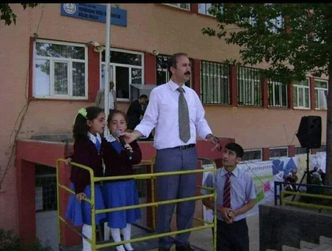 SolhanMEM's tweet photo. Atatürk Ort. Müdürü olarak görev yapan çalışma arkadaşımız, Abdulvahap Salcan  Malatya’da tedavi gördüğü hastanede bugün vefat etmiştir.  Okul Müdürümüz Abdulvahap Salcan’a Allah’tan rahmet, kederli ailesine, yakınlarına ve eğitim camiamıza sabır ve başsağlığı dileriz. https://t.co/QtfRGTiVCb