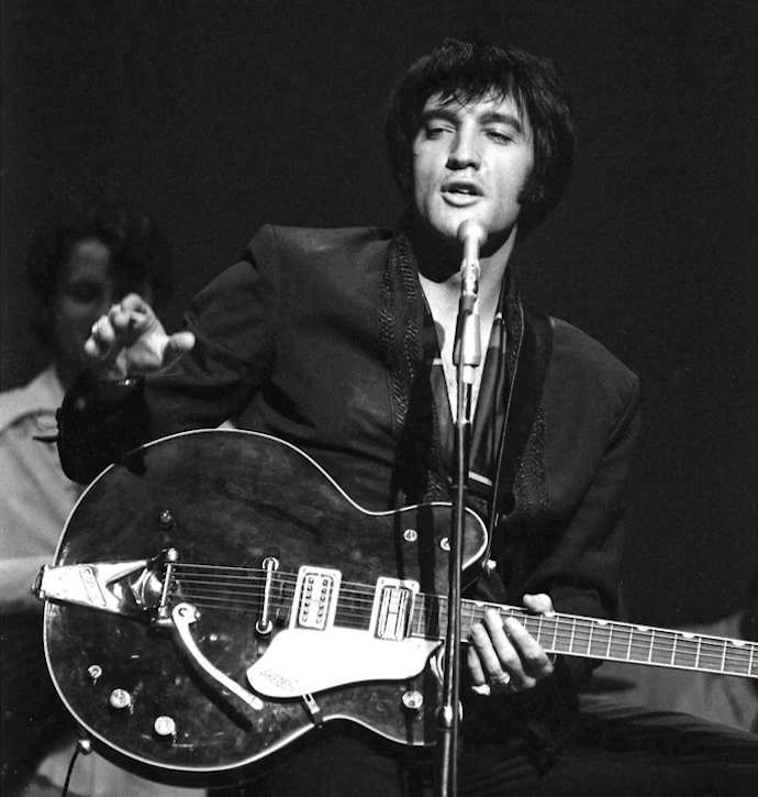 retrointerviews's tweet photo. "#ElvisPresley would not have liked a drum loop because he wouldn’t have had any control. The drummer had to play to Elvis, especially onstage. If #Elvis kicked his hip one way, then Ronnie Tutt had to accent it with a certain drum lick."
https://t.co/WAavRIyUh3 https://t.co/uxiUz9uByf
