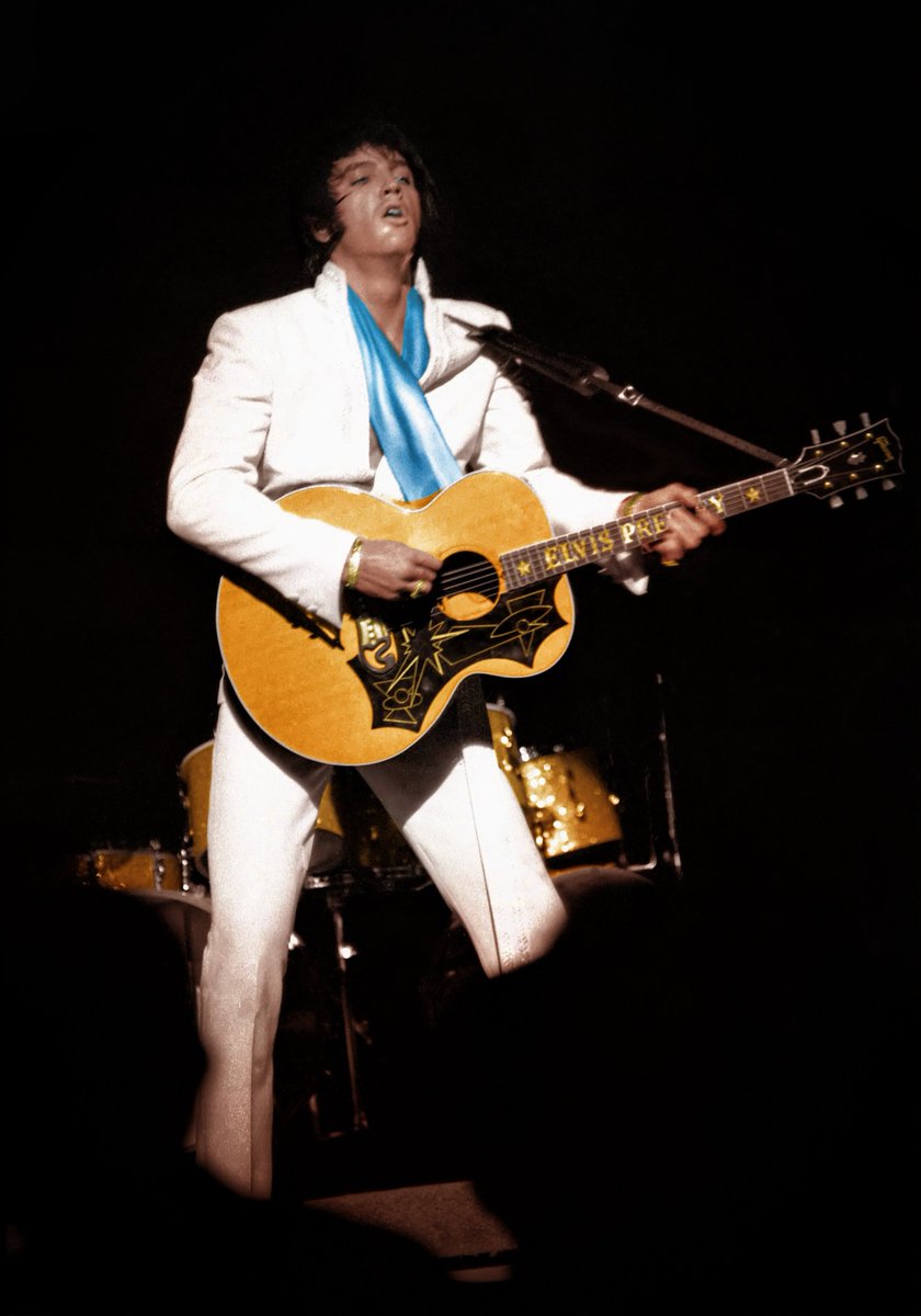 retrointerviews's tweet photo. "#ElvisPresley would not have liked a drum loop because he wouldn’t have had any control. The drummer had to play to Elvis, especially onstage. If #Elvis kicked his hip one way, then Ronnie Tutt had to accent it with a certain drum lick."
https://t.co/WAavRIyUh3 https://t.co/uxiUz9uByf