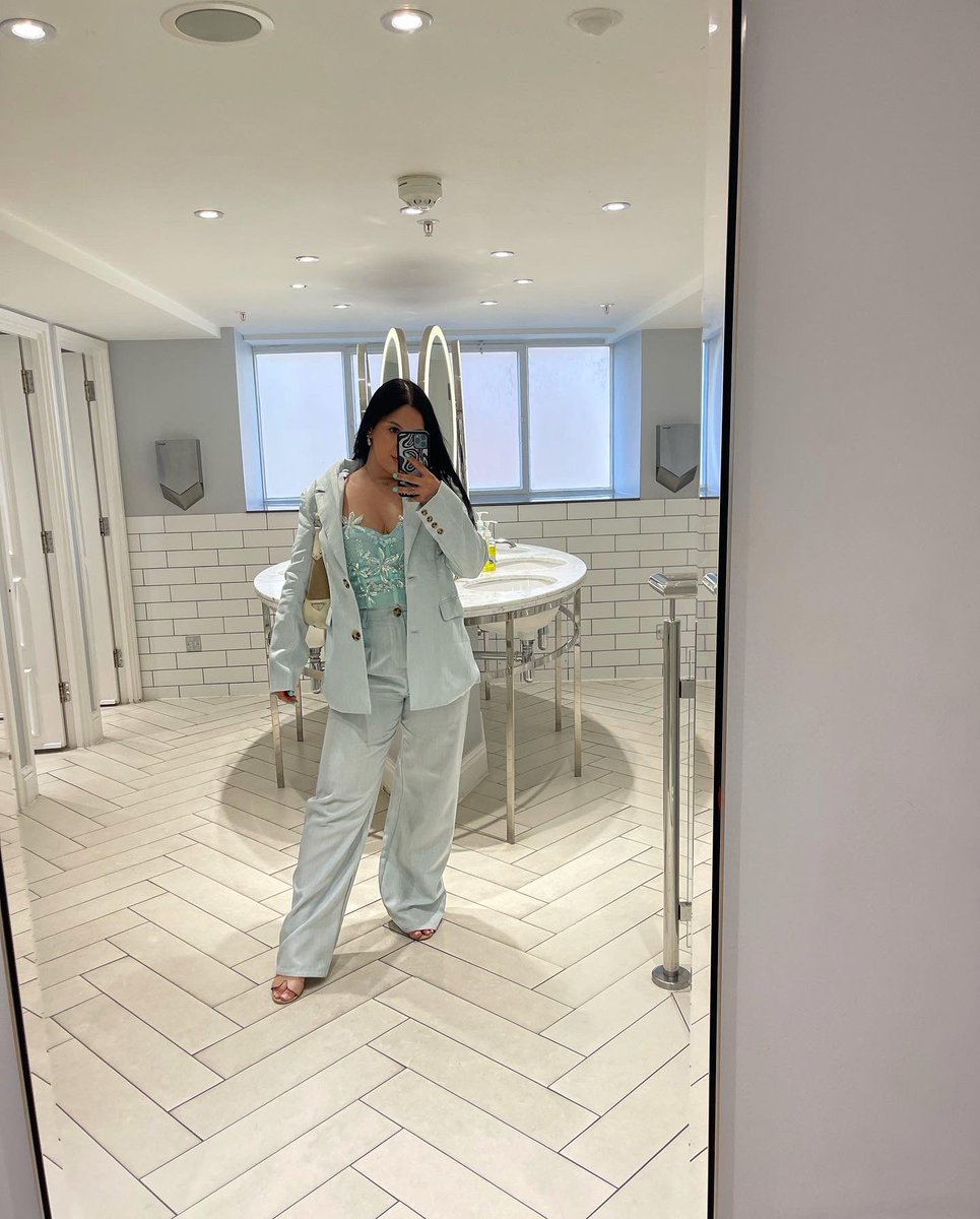 YasminDan's tweet photo. a moment for this suit @FashionNova 💎 https://t.co/i5jvOpH9jF