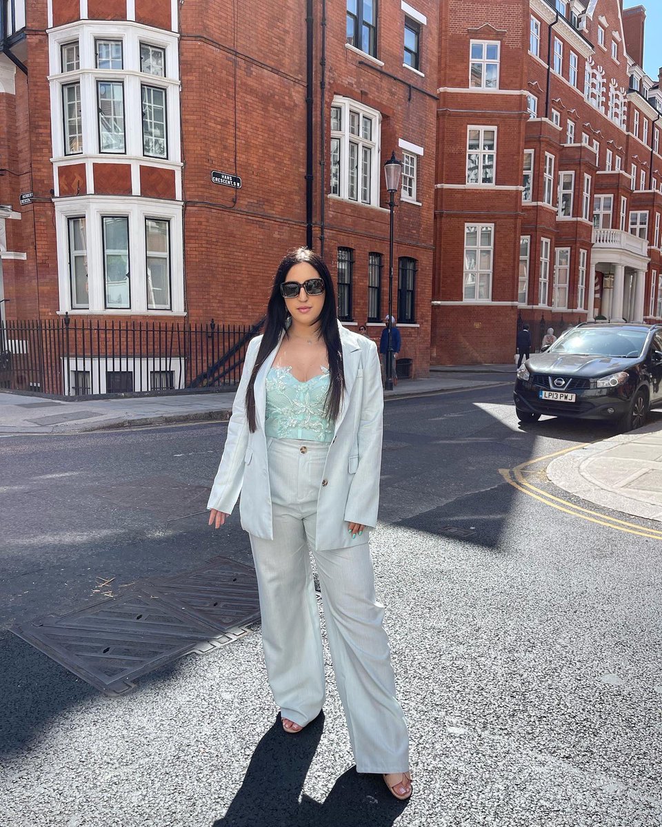 YasminDan's tweet photo. a moment for this suit @FashionNova 💎 https://t.co/i5jvOpH9jF