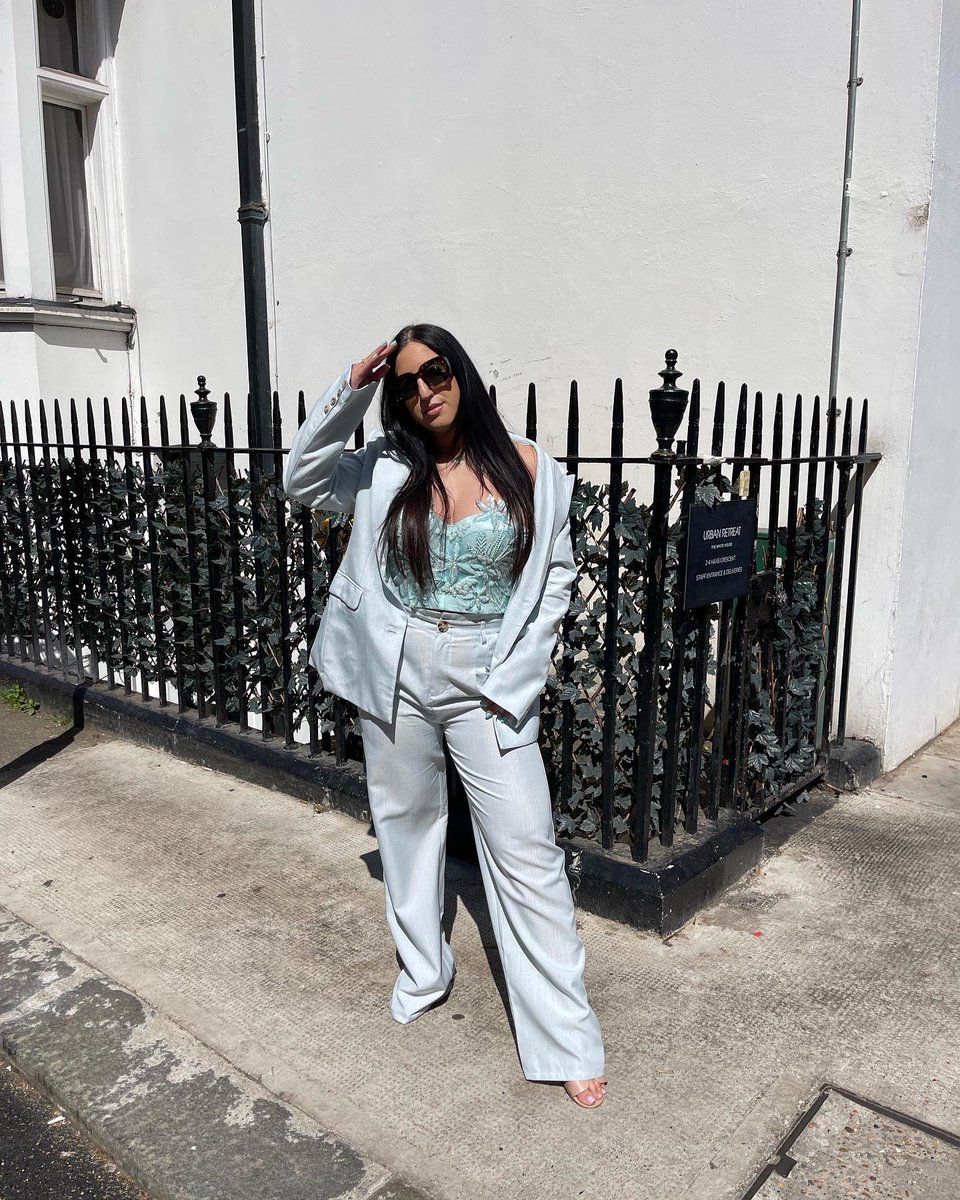 YasminDan's tweet photo. a moment for this suit @FashionNova 💎 https://t.co/i5jvOpH9jF