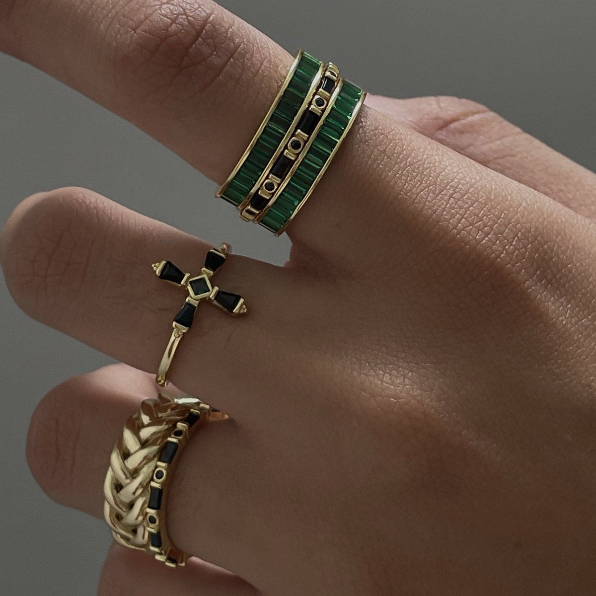 ELEDEPR's tweet image. I like my money how I like my rings, stacked and multiples✨✨✨