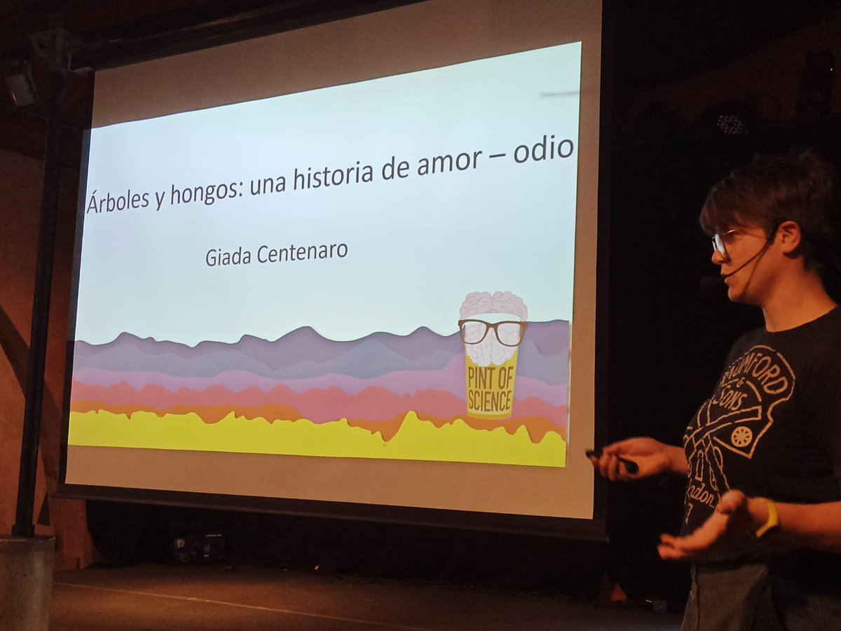 MarinaLaplana's tweet photo. Última jornada de #Pint22Lle ! Avui planeta tierra. Fantàstica presentació de @GiadaCent 🌳🍄 #Pint22ES https://t.co/vzkvl80qPd
