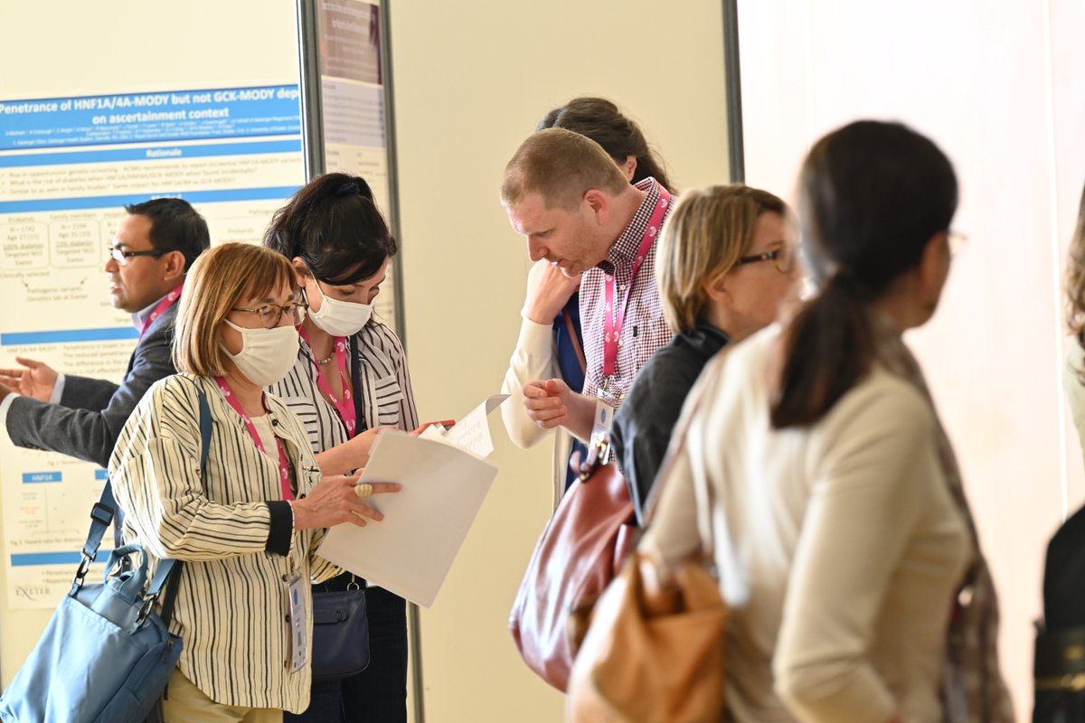 PreciDIABCenter's tweet photo. 💡[ #SGGD_2022]💡
⏱️ It's time for the poster session, the young scientists are presenting their  work in front of an expert jury. We wish them good luck for the awards ceremony on Friday !🤞 https://t.co/ABL5bcESEa